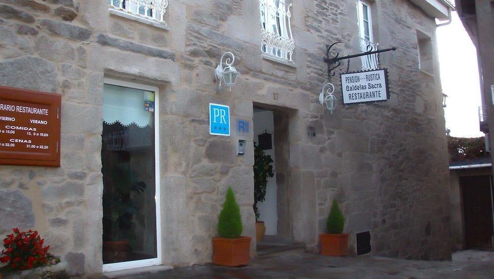 Hotel Caldelas Sacra-Pension Rustica 3 Estrellas Castro Caldelas Ngoại thất bức ảnh