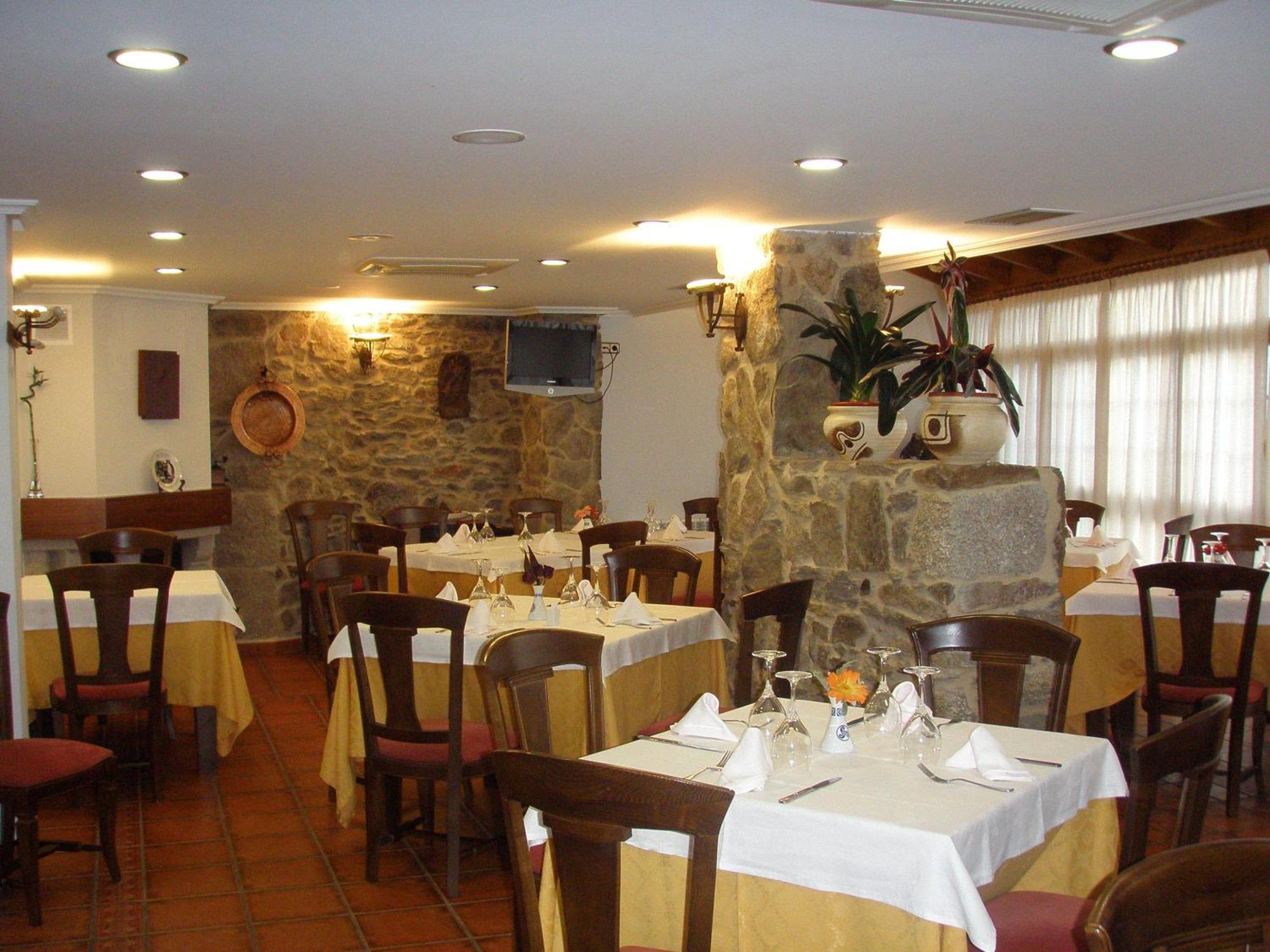 Hotel Caldelas Sacra-Pension Rustica 3 Estrellas Castro Caldelas Ngoại thất bức ảnh