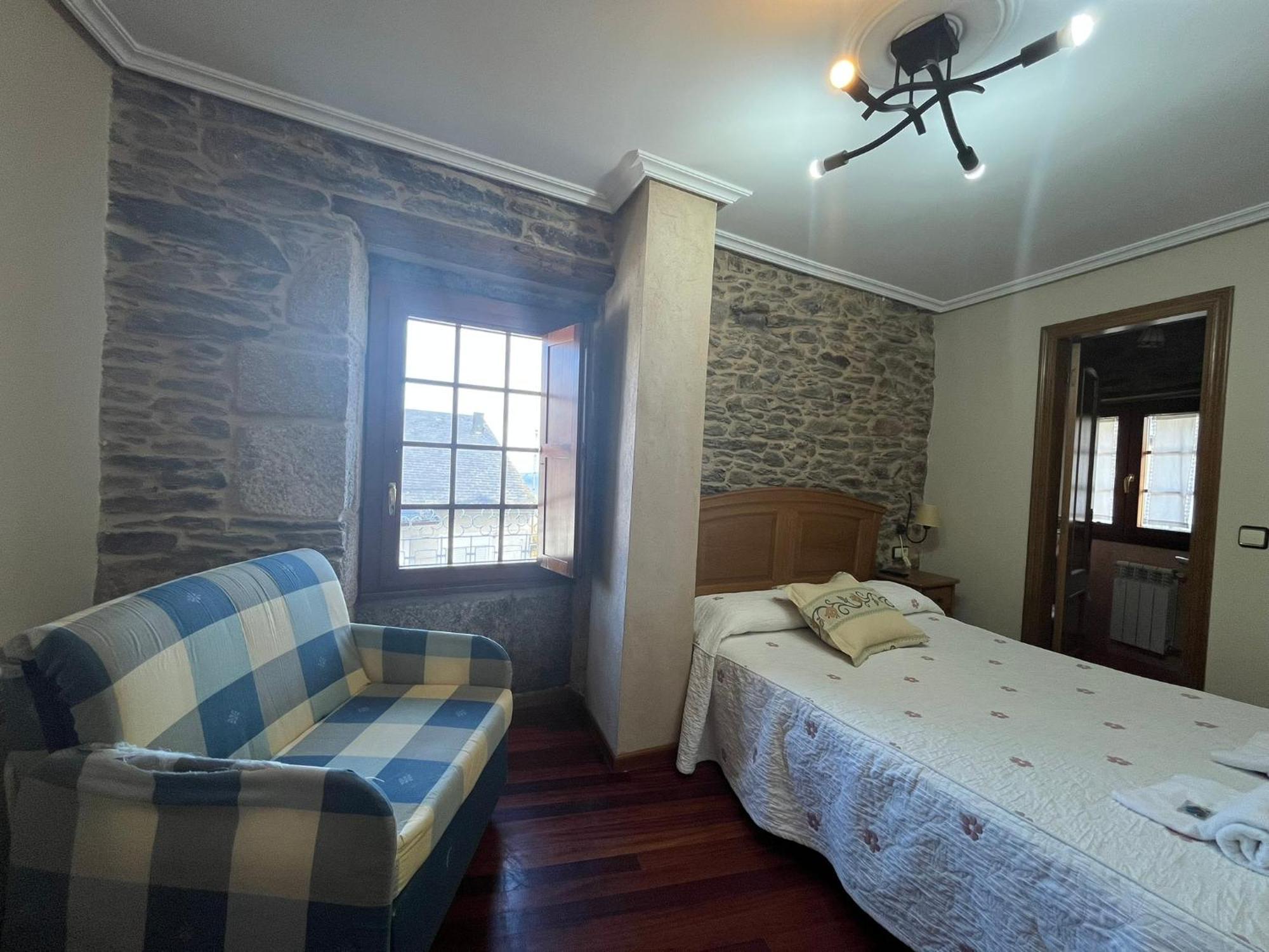 Hotel Caldelas Sacra-Pension Rustica 3 Estrellas Castro Caldelas Ngoại thất bức ảnh