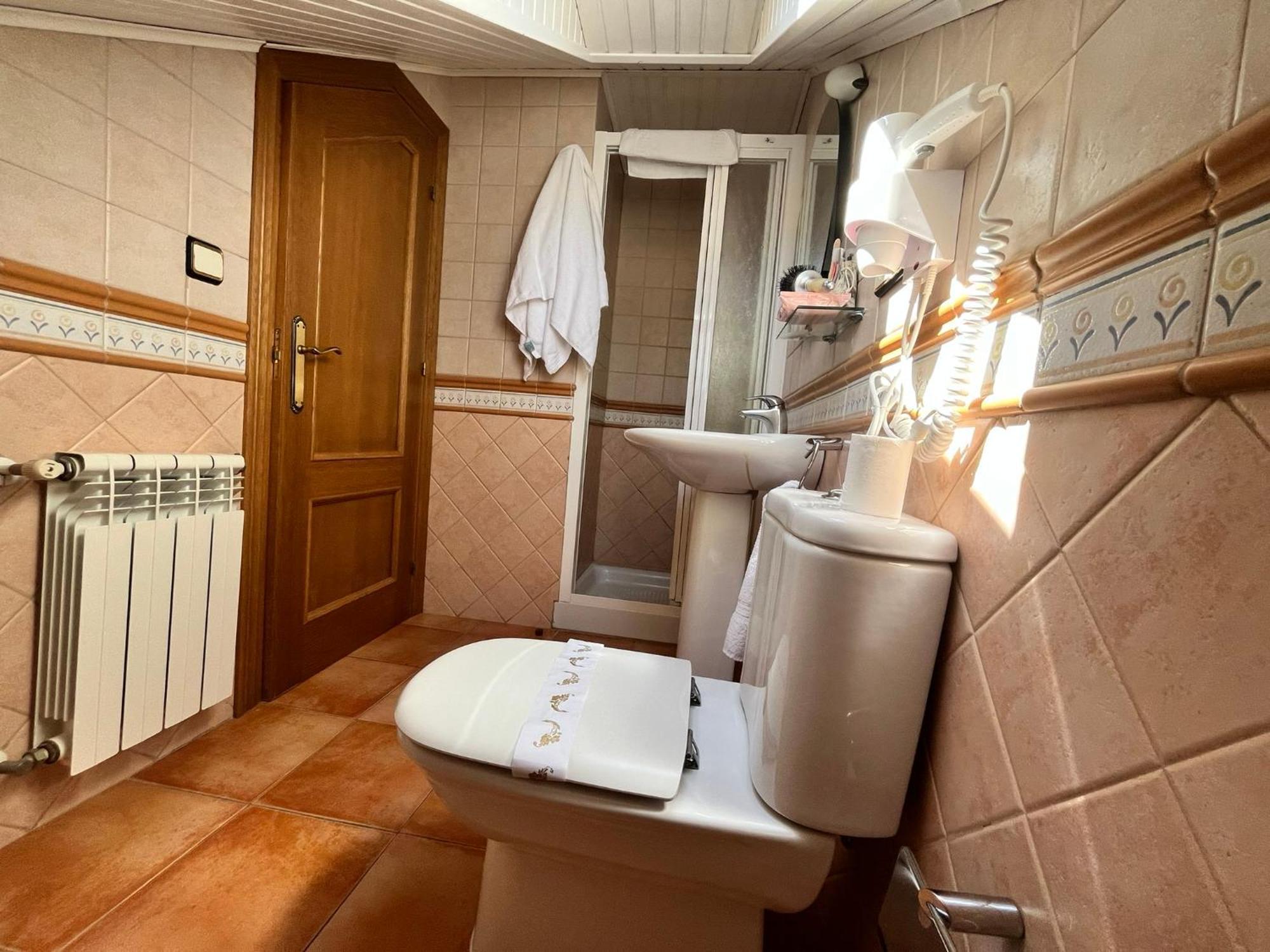 Hotel Caldelas Sacra-Pension Rustica 3 Estrellas Castro Caldelas Ngoại thất bức ảnh