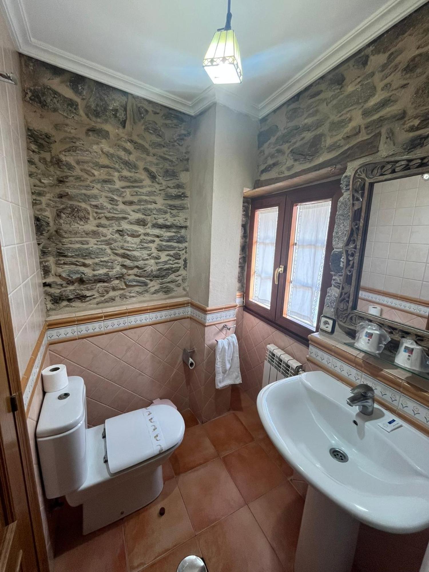 Hotel Caldelas Sacra-Pension Rustica 3 Estrellas Castro Caldelas Ngoại thất bức ảnh