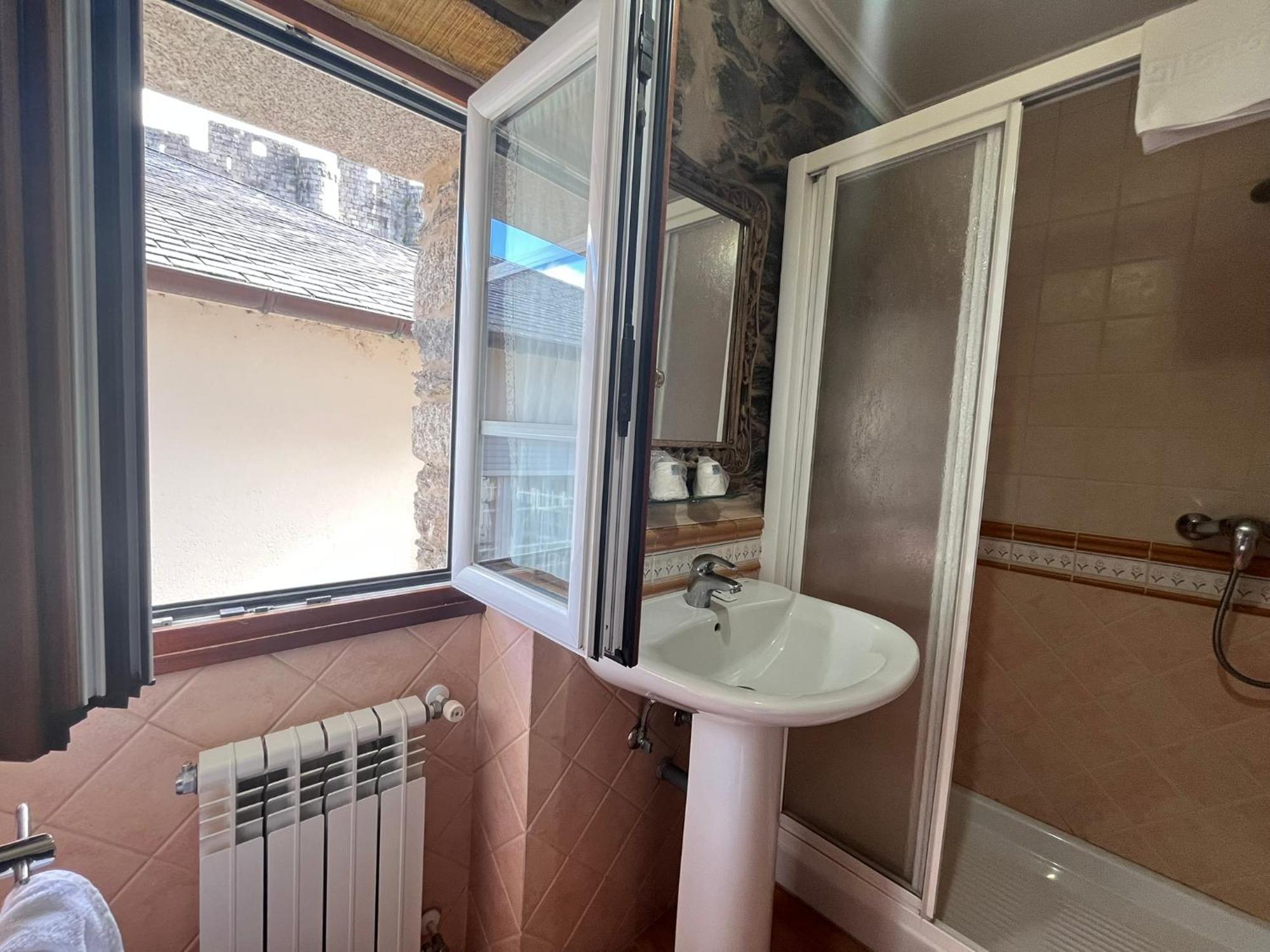 Hotel Caldelas Sacra-Pension Rustica 3 Estrellas Castro Caldelas Ngoại thất bức ảnh