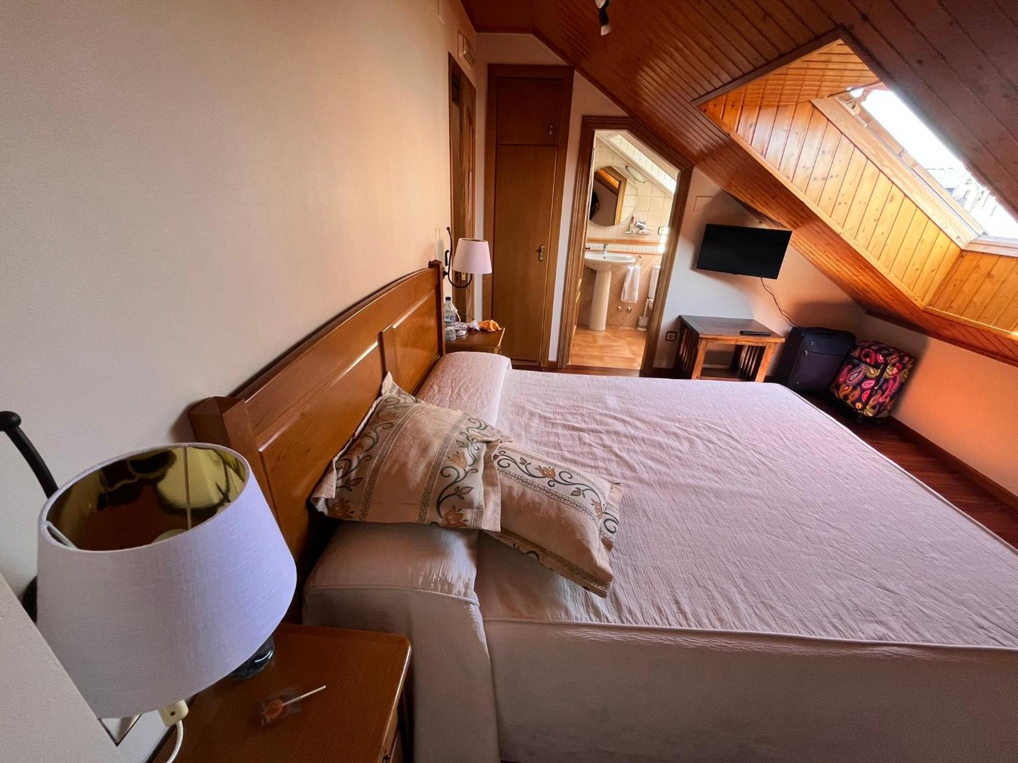 Hotel Caldelas Sacra-Pension Rustica 3 Estrellas Castro Caldelas Ngoại thất bức ảnh