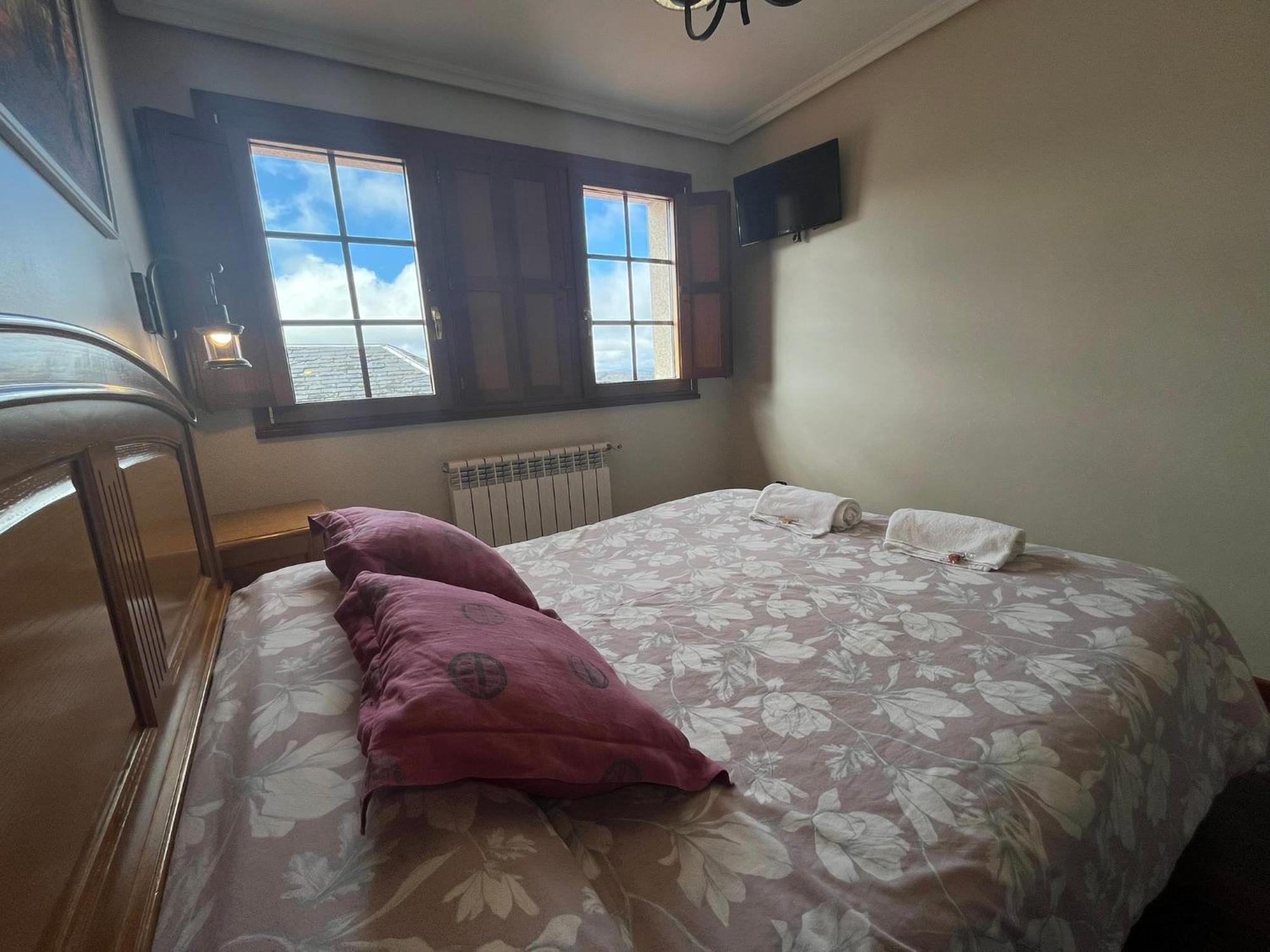 Hotel Caldelas Sacra-Pension Rustica 3 Estrellas Castro Caldelas Ngoại thất bức ảnh