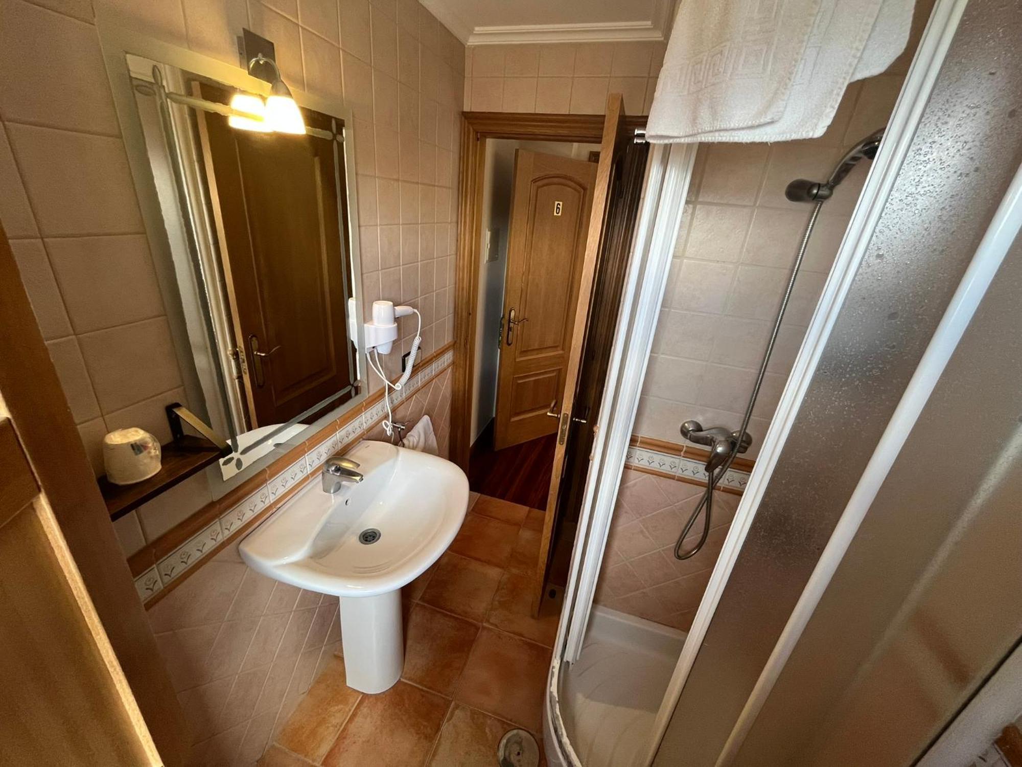 Hotel Caldelas Sacra-Pension Rustica 3 Estrellas Castro Caldelas Ngoại thất bức ảnh