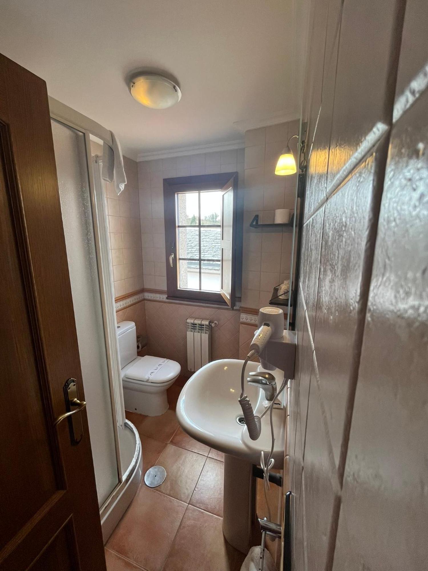 Hotel Caldelas Sacra-Pension Rustica 3 Estrellas Castro Caldelas Ngoại thất bức ảnh