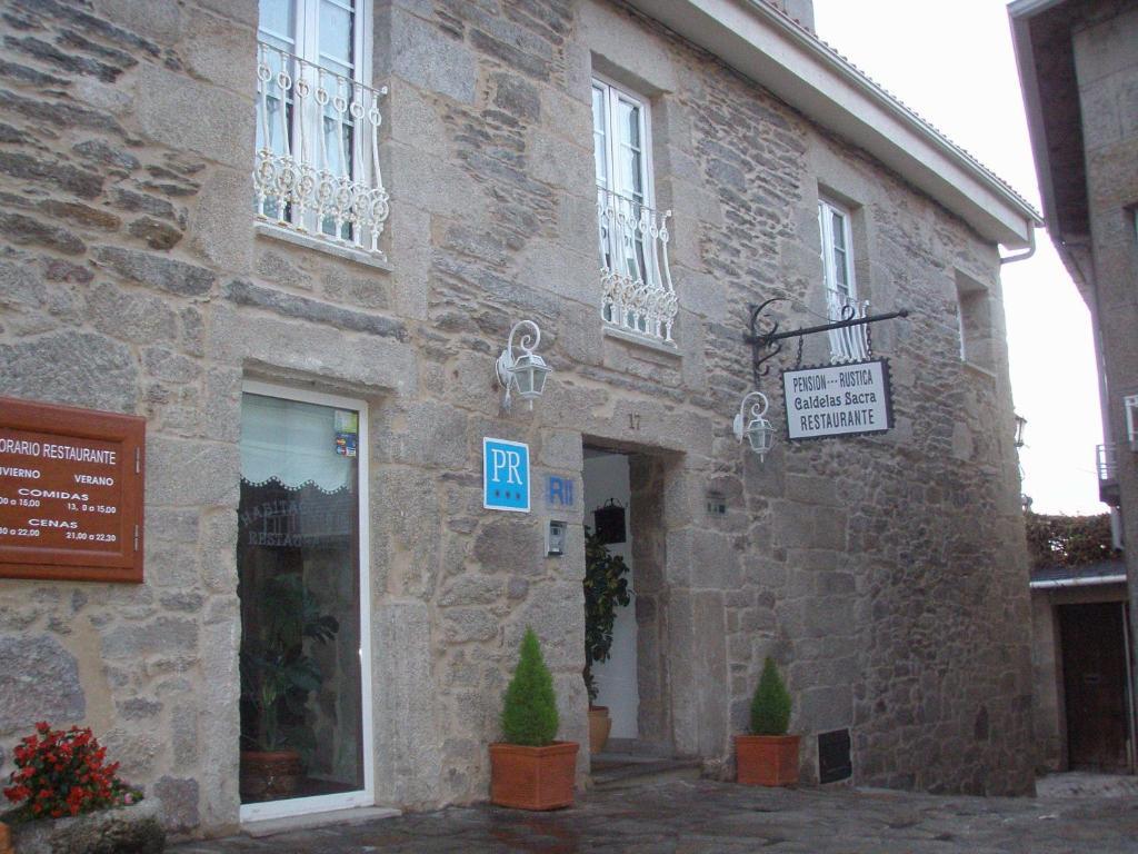 Hotel Caldelas Sacra-Pension Rustica 3 Estrellas Castro Caldelas Ngoại thất bức ảnh
